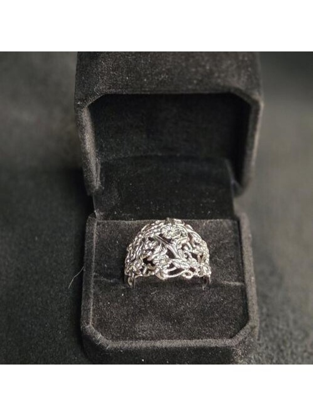 Intricate Floral Motif Sterling Silver, marked 925, Ring, size 13.25